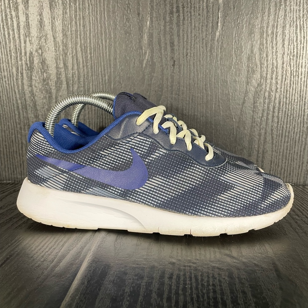 Nike TANJUN SIZE 7Y